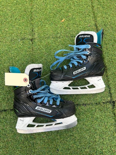 Youth Bauer XLP Hockey Skates Regular Width 12 (Used)