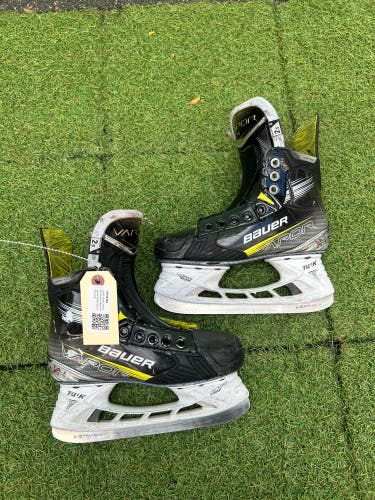 Junior Bauer Vapor X4 Hockey Skates Regular Width Size 2.5 (Used)
