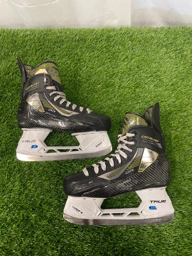 True Catalyst 9 Hockey Skates | Intermediate Size 5.5 (Regular)