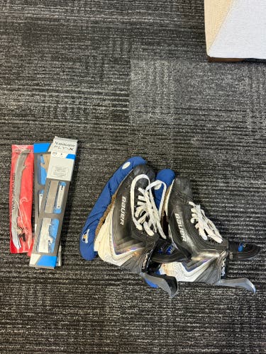 2025 Bauer Vapor Flylite Hockey Skates Regular Width 8 (Used)