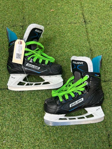 Youth Bauer XLP Hockey Skates Regular Width 12 (Used)