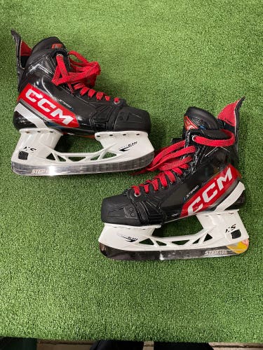 Intermediate CCM JetSpeed Control (SMU) Hockey Skates 6 (Used)