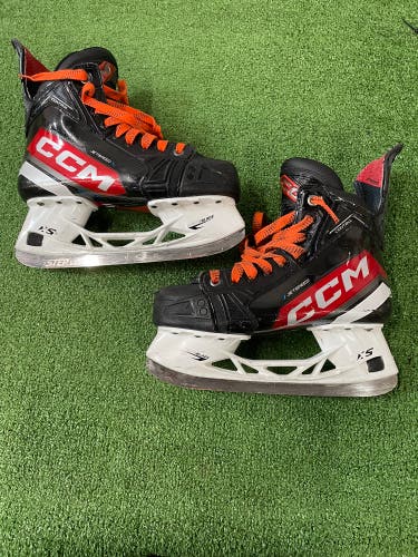 Intermediate CCM JetSpeed Control (SMU) Hockey Skates Size 5 (Used)