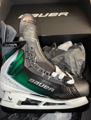 Green 2025 Bauer Vapor Flylite Hockey Skates Regular Width Pro Stock 9.5 (New)