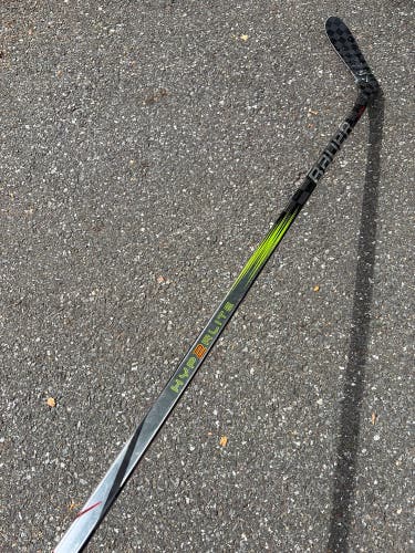 Senior Bauer Vapor Hyperlite 2 Hockey Stick Left Hand P28 77 Flex (Used)