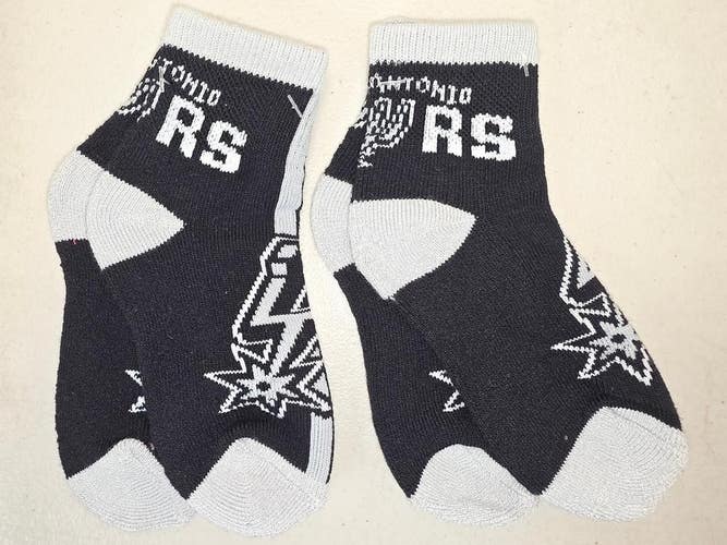 ST1 NBA SAN ANTONIO SPURS Crew Socks Lot of 2 Pair YOUTH 1-3 New