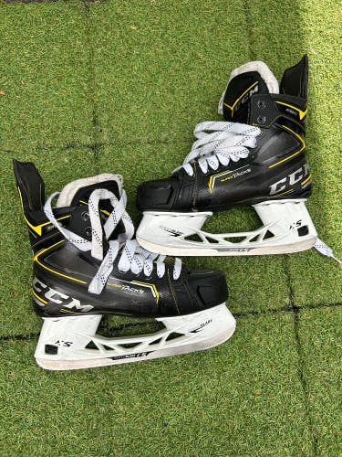 Senior CCM Super Tacks 9380 Hockey Skates Regular Width 8 (Used)