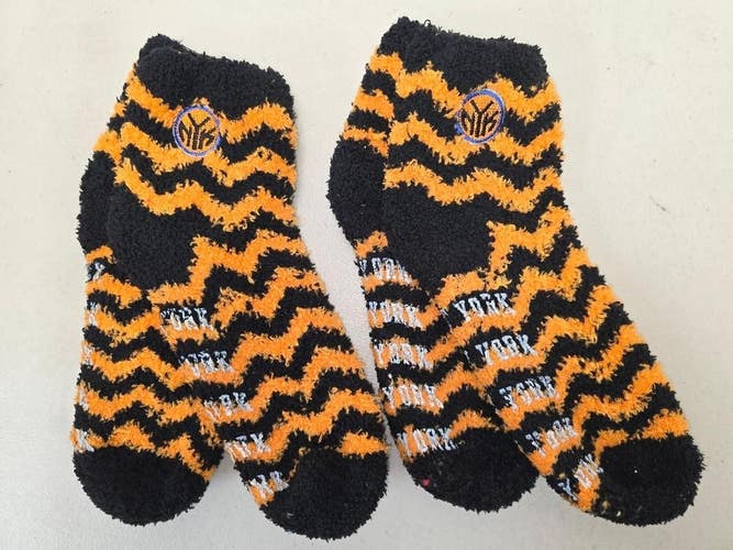 ST1 Mens NBA NEW YORK KNICKS Crew Socks Lot of 2 Pair MEDIUM New