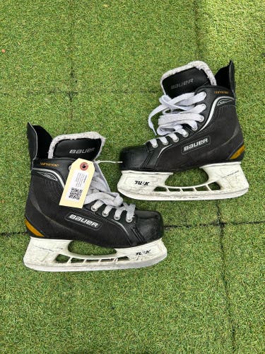 Intermediate Bauer Supreme One20 Hockey Skates Regular Width Size 5 (Used)