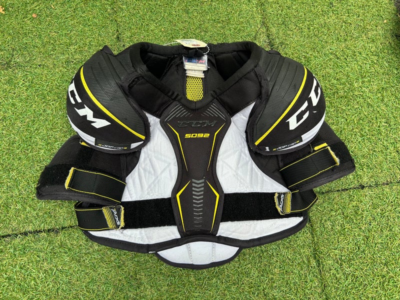 Junior Medium CCM Tacks 5092 Shoulder Pads (Used)