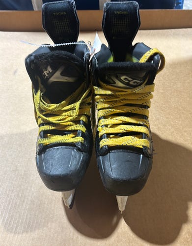 Intermediate CCM Tacks XF 80 Hockey Skates Size 5.5 (Used)