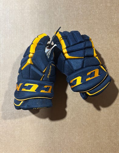 Junior CCM Tacks 9080 Gloves 11" (Used)