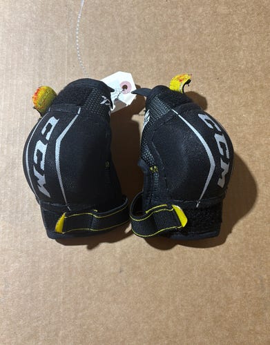 Youth Medium CCM Tacks 9550 Elbow Pads (Used)