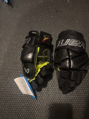 Bauer Fly 40 Gloves 11" (New)