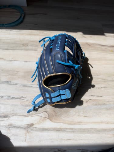Easton RH Baseball Glove 13.5" (New)