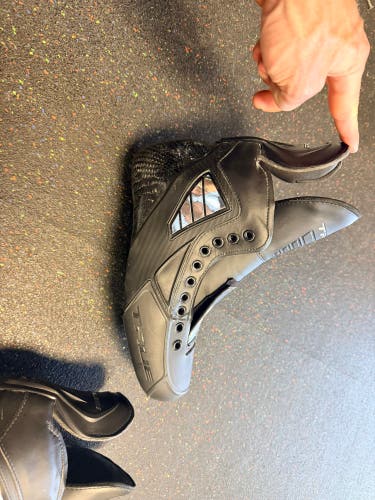 2023 True Pro Custom Hockey Skates 9 (New) with TUUKs