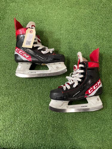 Youth CCM JetSpeed Hockey Skates Regular Width 12 (Used)