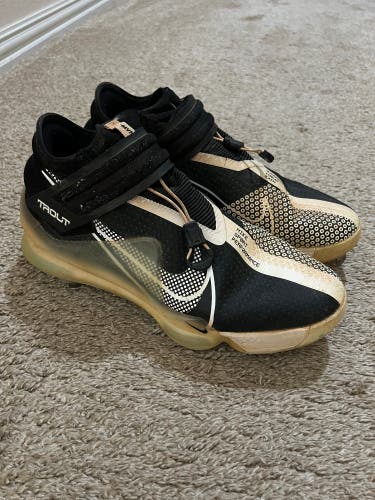Black and white Nike Force Zoom Trout 7 High Top Metal (Used)