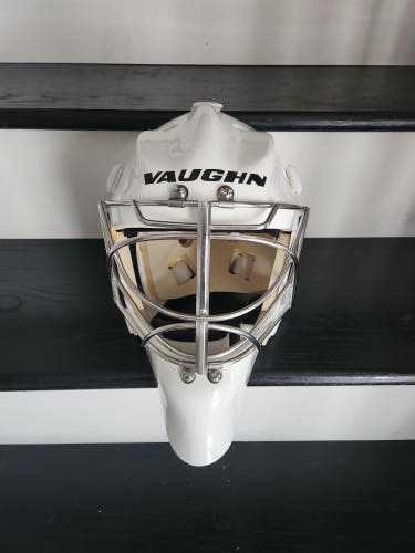 Senior Medium Vaughn VM Pro Goalie Mask (New)