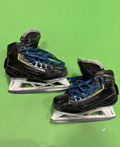 Junior Bauer GSX Hockey Goalie Skates Regular Width Size 3 (Used)