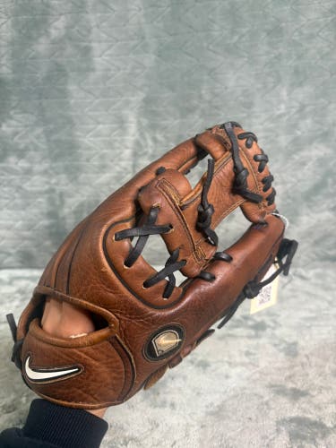 Brown Adult Nike ShowTeam Series RH Infield Baseball Glove 11.75" (Used)