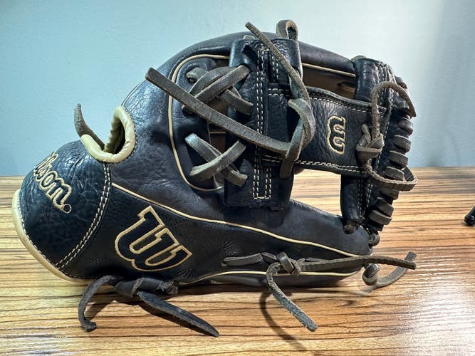 Wilson A1000 RH Baseball Glove 11.5" (Used)