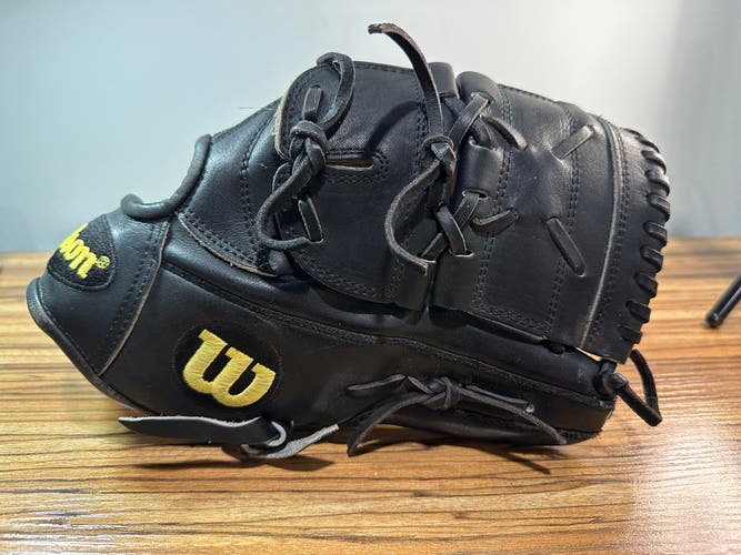 Wilson A2000 RH Baseball Glove 11.75" (Used)
