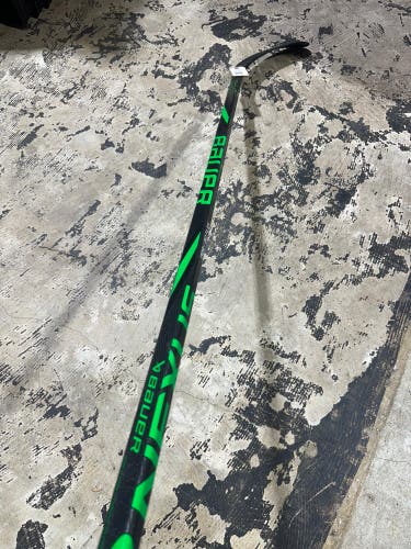 Youth Bauer Nexus 30 Hockey Stick Right Handed P28 30 Flex (Used)