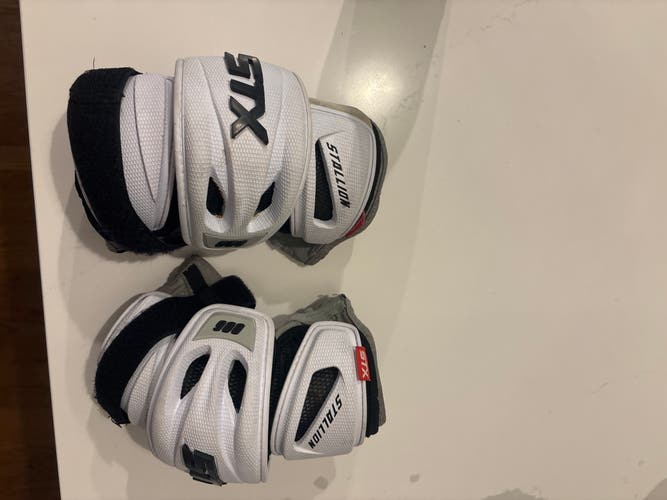 Medium/Large Adult STX Stallion 900 Arm Pads (Used)