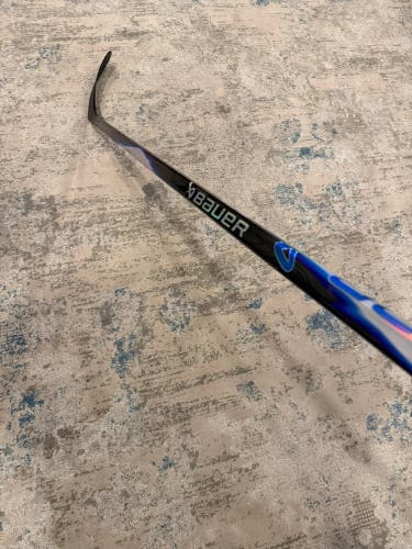 Senior Bauer Vapor Flylite Left Hand Hockey Stick P92 77 Flex (New)