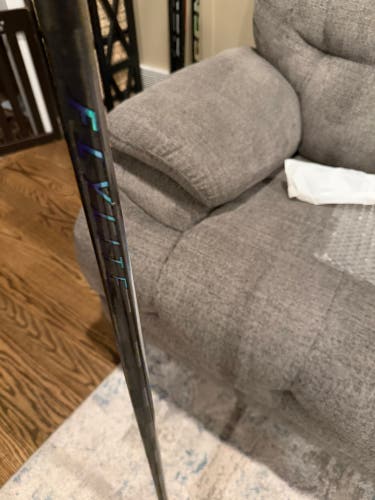 Intermediate Bauer Vapor Flylite Left Hand Hockey Stick P28 55 Flex Pro Stock (New)