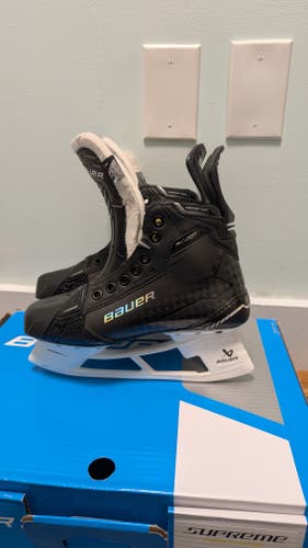Black 2025 Bauer Supreme Shadow Hockey Skates Regular Width Size 5.5 (Used)