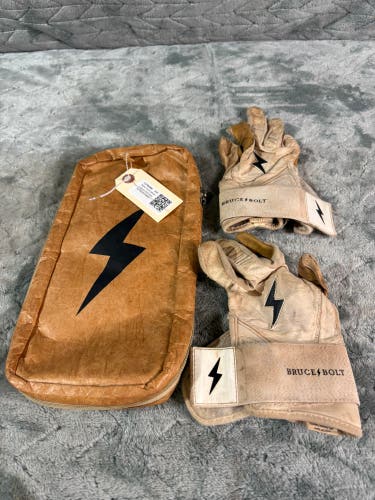White Youth Medium Bruce Bolt Batting Gloves (Used)