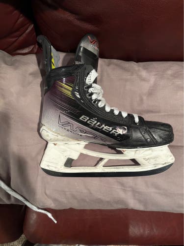 2023 Bauer Vapor Hyperlite 2 Hockey Skates 8 (Used)