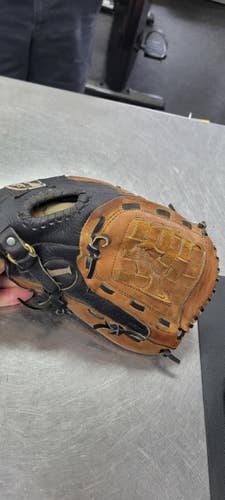 Used Louisville Slugger 11.5 BB/SB Glove RH Throw None 11 1/2" 11497-C000162101