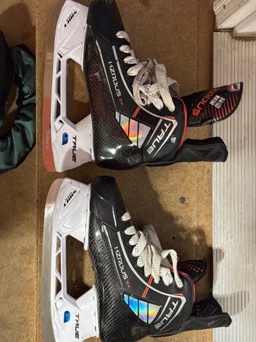 True HZRDUS 9x Hockey Skates Wide Width 7.5 (Used)