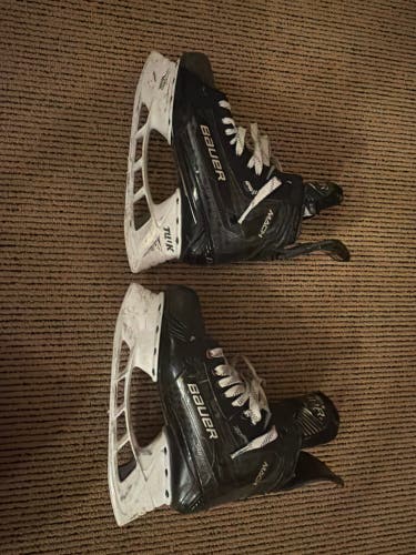2022 Bauer Supreme Mach Hockey Skates Extra Wide Width 6.5 (Used)