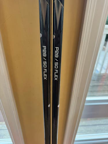 Junior Bauer Vapor Flylite Right Handed Hockey Stick P28 50 Flex (Used)