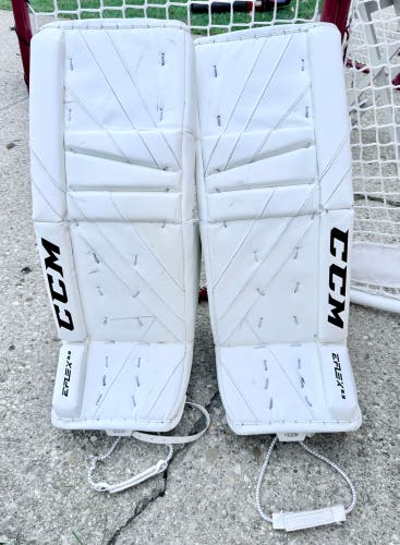 31" CCM Extreme Flex E5.9 Goalie Leg Pads (Used)