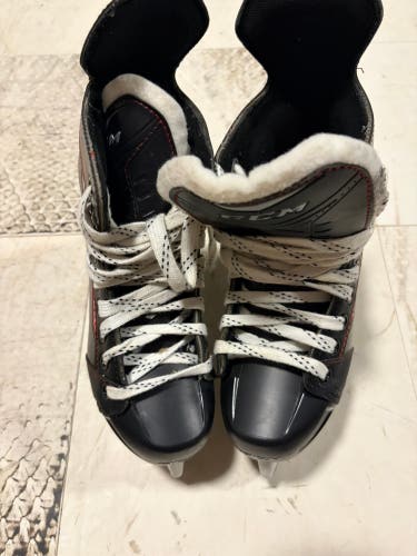 2016 Bauer Supreme S160 Hockey Skates Size 1 (Used)