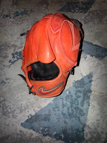 Nike Daisuke Matsuzaka RH Pitcher's Baseball Glove 11.75" (Used)