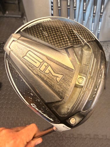Men's 2020 TaylorMade SIM Right Handed Driver Regular Flex 10.5 Loft Graphite Shaft (Used)