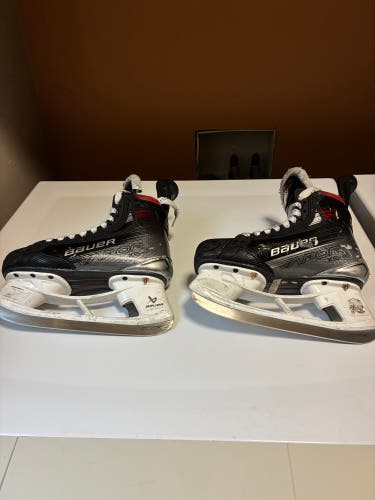 2023 Bauer Vapor X5 Pro Hockey Skates Extra Wide Width Size 3 (Used)