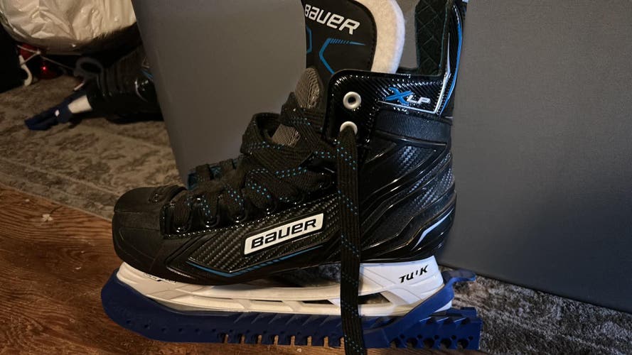 Bauer XLP Hockey Skates 8 (New)