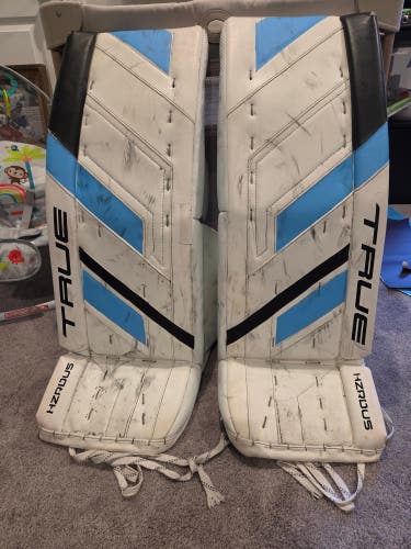 33" True HZRDUS 7X4 Goalie Leg Pads (Used)