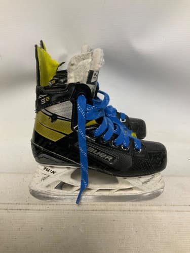 Used Bauer SUPREME 3S Junior Hockey Skate Junior 02.5 11823-S000042221