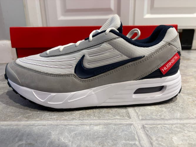 NCAA Nike Air Max Verse UConn  M 9.5 (W 10.5) Nike (New)