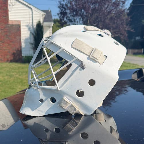 Senior Vaughn Pros Choice Goalie Mask (Used)