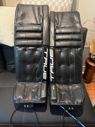 31" True Catalyst 7X3 Goalie Leg Pads (New)