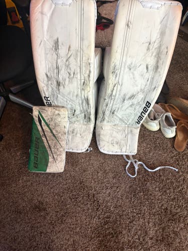 XL Bauer Hyperlite 2 Regular Goalie Full Set